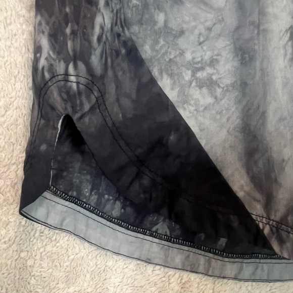 NWT Nike Women's Trail Running Shorts Sz XS Repel Gray Tie Dye Zipper Pockets - Picture 4 of 16